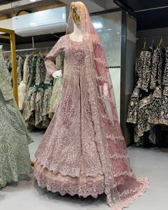 ชุดเจ้าสาวแบบอินโด-เวสเทิร์นสุดหรู โดยริวาอายัต เฮ้าส์ - Product Image 2
