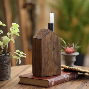 Supports de bougies en bois tendance de qualité supérieure, écologiques, polis, avec sculpture d'ombres, style ferme, forme unique, en vente - Product Image 5