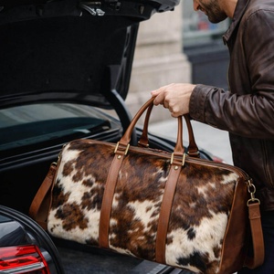 Bolsa de Viaje Premium de Cuero Vacuno con Pelo, Estilo Weekender, Lujosa, Casual, con Cierre de Cremallera, Portátil LHDB-0149 - Product Image 1