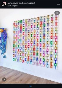 Sculpture suspendue au plafond en chaîne de résine beige, décoration à boucles entrelacées, décoration moderne pour salon, installation personnalisée - Product Image 6