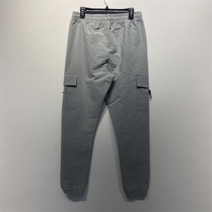 Safari en el desierto: Tonos arena que absorben la humedad con bolsillos plisados optimizados para aventuras en climas cálidos. - Product Image 2