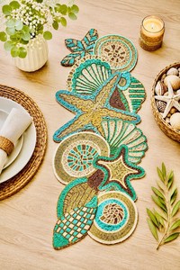 Chemin de table bohème fait main en tissu, forme irrégulière, motif coquillages et étoiles de mer, pour la décoration de table à manger - Product Image 3