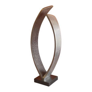 Statue Art Déco Contemporaine de Luxe en Laiton Faite à la Main, Style Pop Art, Écologique, Décoration d'Intérieur et de Bureau - Product Image 2