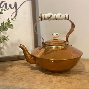 Elegante tetera de cobre para amantes del té y decoración elegante para la encimera de la cocina con acabado inspirado en lo antiguo hecho a mano. - Product Image 1