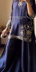 Ensemble de robe ethnique traditionnelle indienne et pakistanaise pour femmes, en soie bleu foncé, longueur au sol, coupe ample, tenue de mariage - Product Image 4