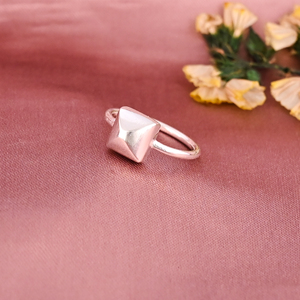 แหวนเงินแท้ 925 ดีไซน์พีระมิดมินิมอลสำหรับผู้หญิง - Product Image 2