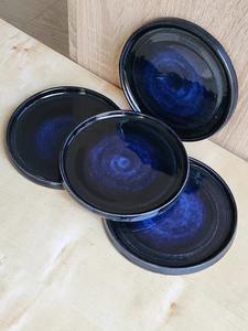 Assiette à dîner en céramique spirale vert forêt, finition brillante, charme rustique, idéale pour les repas quotidiens et les tables élégantes - Product Image 5