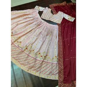 Lehenga Choli de créateur 2XL avec de magnifiques broderies - Product Image 2