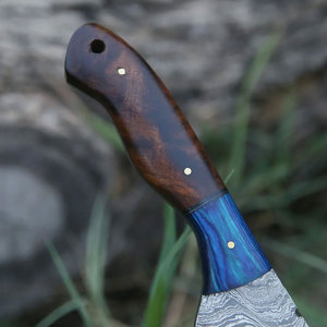 Cuchillo de Caza de Acero de Damasco de Diseño Personalizado con Mango de Material Natural para Caza, Camping, Senderismo y Entusiastas del Aire Libre - Product Image 6