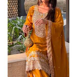 Salwar Kameez de Seda de Diseñador - Hermosa Dupatta con Top y Pantalón para Fiestas - Product Image 2