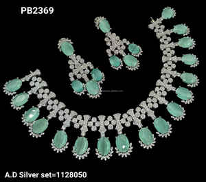 Ensemble de bijoux de mariée plaqué argent diamant américain élégant classique avec boucles d'oreilles assorties ensemble de collier vêtements de mariage aux femmes - Product Image 6