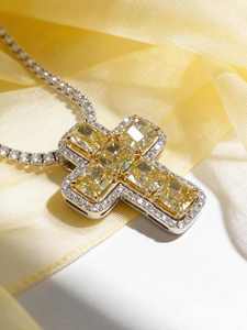 จี้รูปกางเขนมอยซาไนต์สีเหลืองแบบฝังเพชรสำหรับผู้หญิงผู้ชาย เครื่องประดับสำหรับงานปาร์ตี้ - Product Image 2