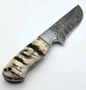 Herramienta utilitaria fija de acero de Damasco con patrón de ondas, hecha a mano y texturizada, con mango de hueso y refuerzo de acero. - Product Image 3