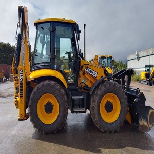 Chargeuse-pelleteuse JCB 4CX d'occasion à moteur essence, autonome, compatible IoT, garantie 3 mois, large gamme d'accessoires - Product Image 1