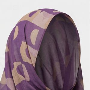 Hiyab Personalizado de Modal con Estampado Floral en Acuarela, Hermoso y Elegante, de Algodón y Viscosa, Suave y de Primera Calidad, para Mujeres Musulmanas - Product Image 4