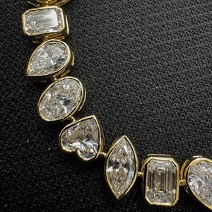 Pulsera de tenis de oro amarillo de 9k con diamantes en corte pera, ovalado, esmeralda, corazón y marquesa |   9.83 CT Cultivado en Laboratorio |   Certificado por IGI - Product Image 5