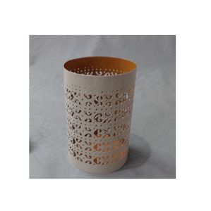 Porte-bougie décoratif sans flamme en fer perforé, design bicolore cylindrique, motifs découpés artistiques, style moderne pour la maison, Pâques - Product Image 3