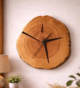 Reloj de pared de madera natural con borde vivo, hecho a mano, estilo rústico moderno, decoración para el hogar, movimiento silencioso de cuarzo, a precio económico. - Product Image 4
