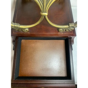 Estante para vinos vintage de madera con marco de metal bronce y cajón de almacenamiento para uso en bares domésticos - Product Image 5