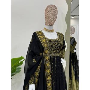 Ensemble haut et bas de soirée de créateur avec dupatta, taille XL - Product Image 1