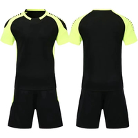 Özel Yapım Futbol Formaları Spor Giyim Futbol Forması Seti Özel Renk Logo Baskı İsim Numarası Polyester Hızlı Kuruyan Futbol Üniforması