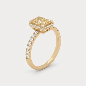 Anillo de Compromiso y Boda de Lujo con Halo de Diamantes Cultivados en Laboratorio, Corte Radiante, 1.80 CTW, Oro Amarillo de 14K para Mujer - Product Image 2
