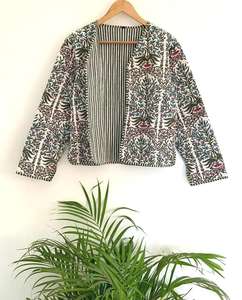 Chaqueta Acolchada de Algodón con Estampado Floral: Abrigo Ligero Reversible Hecho a Mano - Product Image 2