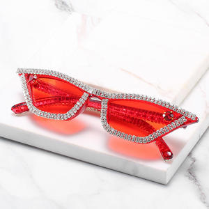Lunettes de soleil œil de chat roses, monture entièrement ornée de strass, protection UV400, accessoires de mode pour femmes adultes - Product Image 2