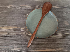 Cuchara de cocina universal de nogal tallada a mano por B H Brothers - Product Image 4