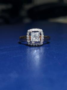 Anillo de Diamante Cultivado en Laboratorio con Corte Princesa y Halo en Oro Rosa de 9K, Menos de 1 Quilate, de Lujo para Mujer - Product Image 2