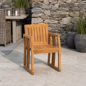 Chaise de salle à manger moderne et contemporaine en bois Felcia avec accoudoirs, design écologique et durable pour appartement et entrepôt - Product Image 2