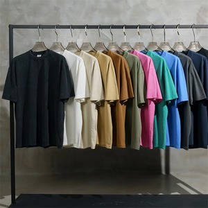 เสื้อยืดผู้ชายสไตล์วินเทจหรูหรา ผ้าฝ้าย 100% คุณภาพสูง โลโก้แบบดิบๆ ทำสีซีดแบบกำหนดเองได้ - Product Image 1