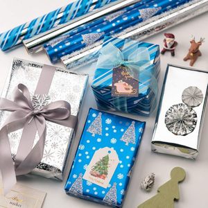 Set di 4 Rotoli di Carta da Regalo Natalizia Jumbo 30 Pollici Blu Argento con Motivo a Fiocchi di Neve e Strisce Metalliche Lucide - Product Image 2