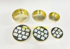 ชุดกล่องใส่ของตกแต่งลายดอกไม้สไตล์วินเทจ 3 ชิ้น ทำจากทองเหลืองขัดเงา ประดับมุก ฝังมุกแท้ วัสดุออร์แกนิกขนาดเล็ก ใช้จัดเก็บซินดูร์ ลายเรือเดินสมุทร - Product Image 5