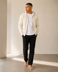 Sweat à capuche zippé confortable pour homme, doté d'un fermeture éclair pratique sur le devant et d'un tissu respirant pour un style actif, décontracté et relaxé. - Product Image 5
