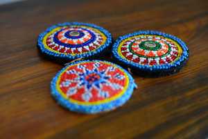 Sous-verre de luxe artisanal de qualité supérieure avec motif de perles mandala colorées, élégant et éclatant, motif de perles multicolores, respectueux de l'environnement - Product Image 4
