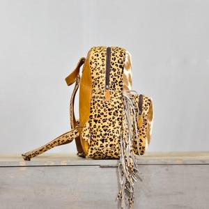 Mochila de cuero vacuno con detalles de estampado de leopardo y flecos, cierre de cremallera de forma cuadrada, capacidad media, para todas las estaciones - Product Image 2