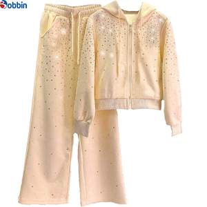 Conjunto de 2 piezas de chándal de invierno personalizado con logo rosa, pedrería en toda la prenda, transpirable, sudadera con capucha oversize y pantalones acampanados, fabricante personalizado - Product Image 2