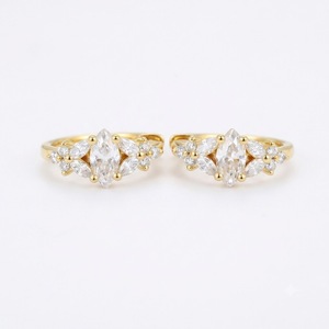 Pendientes de aro Huggie con diamantes de laboratorio talla marquesa, oro amarillo de 14K, pendientes de aro con diamantes certificados por IGI, regalo de aniversario nupcial - Product Image 5