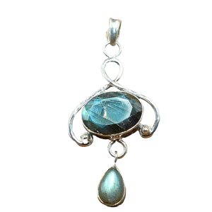Collar con Colgante de Labradorita Natural en Plata de Ley 925, Hecho a Mano, con Destello Azul, Ovalado - Product Image 1