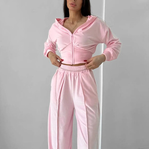 Ensembles de survêtements d'hiver personnalisés pour femmes, coupe courte, avec broderie vintage et boutons, en molleton de coton, pour le sport, élégants, en gros du Pakistan - Product Image 4