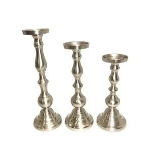 Support à bougies en métal élégant pour l'intérieur, porte-bougie décoratif pour la maison, pièce d'appoint pour la table du salon - Product Image 3