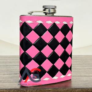 Petaca de bolsillo de acero inoxidable de 7 oz con diseño a cuadros y envoltura de cuero genuino hecha a mano para whisky, vodka, camping, regalo - Product Image 1