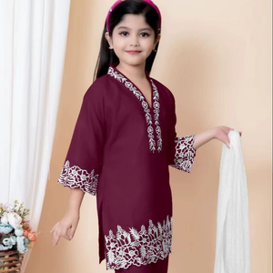 Kurta pantalon droit en crêpe épais pour filles tendance avec broderie florale de designer – Collection festive économique - Product Image 1