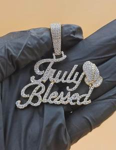 Colgante de Letra 'Truly Blessed' en Plata 925 con Moissanita de Corte Brillante Redondo, Chapado en Oro de 18K, Joyería Unisex con Temática Hip Hop - Product Image 6