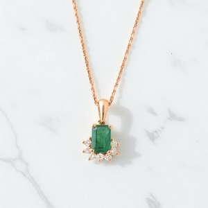 สร้อยคอหยกโคลอมเบียแท้ รับรองคุณภาพ สีเขียวแบบกลุ่ม เงินแท้ 925 ชุบทอง 14K เครื่องประดับชั้นดี - Product Image 1