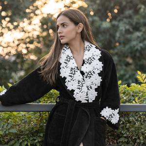 Albornoz de Lujo para Mujer, Elegante y Discreto, con Nombre Bordado Personalizado, Suave, para Spa, Regalo de Boda para Novia o Dama de Honor, 100% Algodón Peinado Premium - Product Image 5