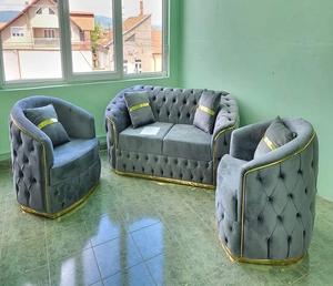 Ensemble de canapés en velours moelleux pour salon, offrant des sièges confortables, une base robuste et une finition de tissu de qualité supérieure, idéal pour un usage quotidien - Product Image 1