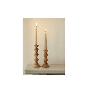 Portavelas de madera maciza que ofrece un soporte estable para velas cónicas, lo que proporciona un encanto decorativo rústico. - Product Image 1