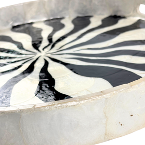 Bandeja de servicio con incrustaciones de MDF redonda hecha a mano con patrón de cebra en espiral en blanco y negro con asas de bandeja para uso decorativo de Hotel - Product Image 4